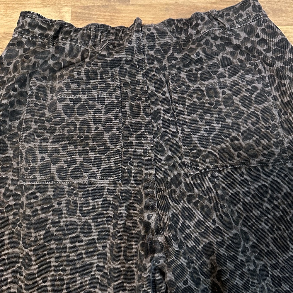 Chic Leopard Print Wide Leg Jeans